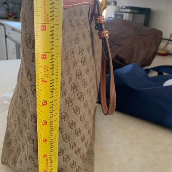Large Brown Dooney & Bourke Bag - Picture 8 of 8